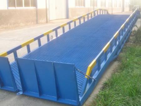 移動(dong)式登(deng)車橋(qiao)多少(shao)錢-西(xi)安移(yi)動式(shi)登車(che)橋多(duo)少錢(qian)