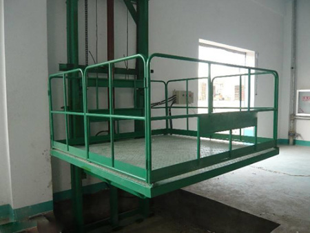 導軌式(shi)升降貨梯(ti)